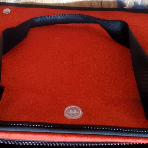 DOG CARRIER NEW WITHOUT TAGS RED - Picture 6 of 6